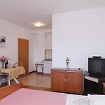 Vukic Apartment Vrsi